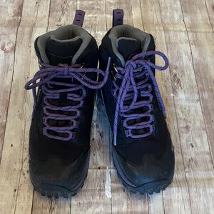 Baffin Women's Gray Hiking Boots